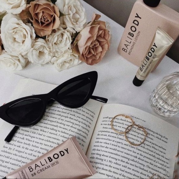 Blogger Fav | Retro Chic Black Cat Eye Sunglasses - Picture 2 of 6